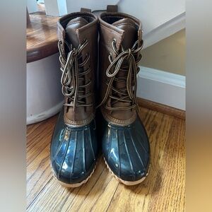 SPORTO The Original Duck Boot Womens Ariel Closed Toe Mid-Calf Rainboots